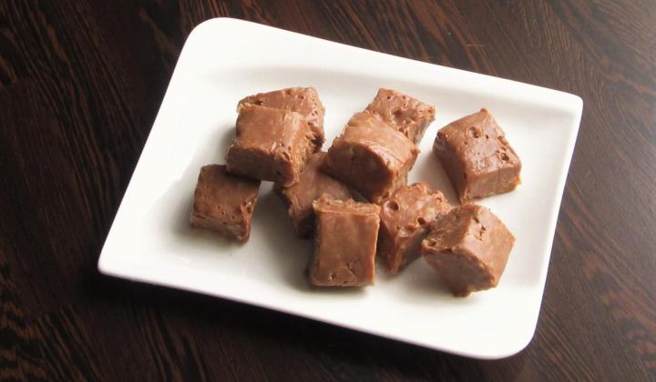 Jak udělat čokoládové karamelky s mandlemi | recept na domácí cukrovinku Jak udělat čokoládové karamelky s mandlemi | recept na domácí cukrovinku
