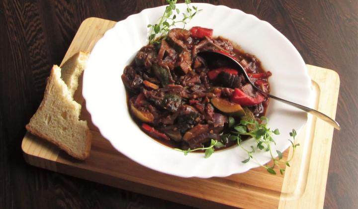 Jak uvařit takzvané francouzské lečo aneb Ratatouille | recept francouzské kuchyně Jak uvařit takzvané francouzské lečo aneb Ratatouille | recept francouzské kuchyně