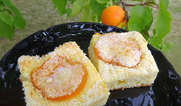 Jak upéct babiččin jogurtový koláč | recept na moučník s ovocem Jak upéct babiččin jogurtový koláč | recept na moučník s ovocem