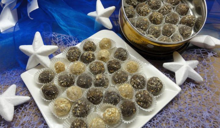 Jak udělat nepečené medovníkové kuličky | recept na nepečené vánoční cukroví Jak udělat nepečené medovníkové kuličky | recept na nepečené vánoční cukroví