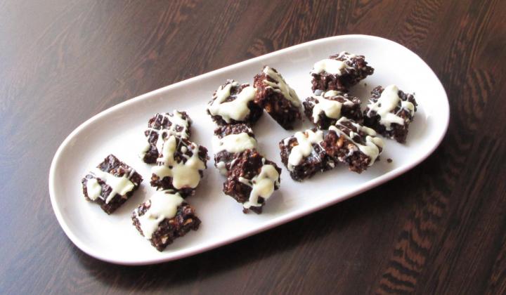 Jak upéct kakaové kostky z ovesných vloček a Cottage sýru | bezlepkový recept Jak upéct kakaové kostky z ovesných vloček a Cottage sýru | bezlepkový recept