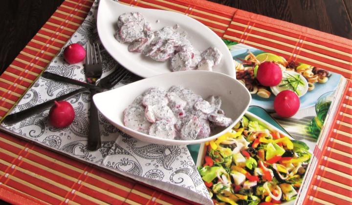 Jak připravit svěží ředkvičkový salát s koprem a mákem | recept