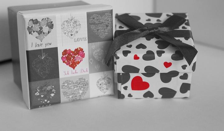 Jak si za pár korun vyrobit luxusní valentýnskou krabičku Jak si za pár korun vyrobit luxusní valentýnskou krabičku