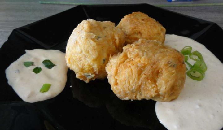 Jak usmažit nové brambory v těstíčku s česnekovou omáčkou | recept Jak usmažit nové brambory v těstíčku s česnekovou omáčkou | recept