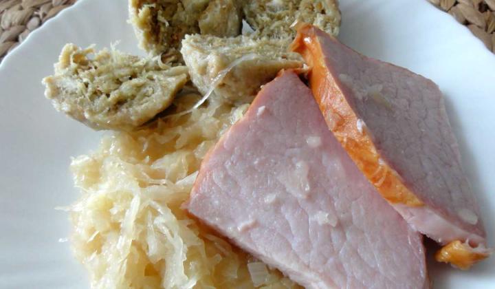 Jak uvařit chlupaté knedlíky se zelím a uzeným | recept Jak uvařit chlupaté knedlíky se zelím a uzeným | recept