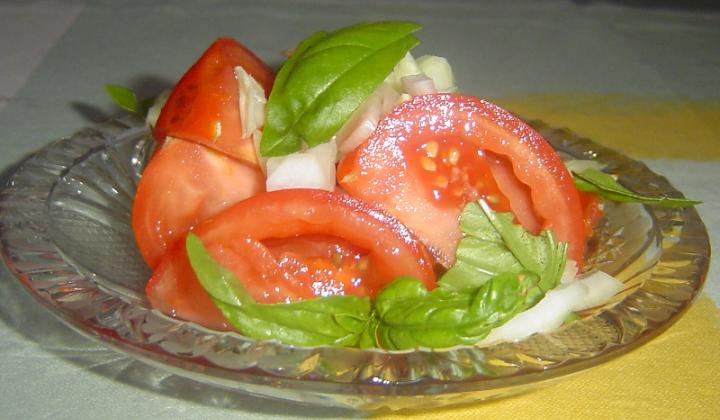 Jak udělat rajčatový salát s cibulí | recept Jak udělat rajčatový salát s cibulí | recept