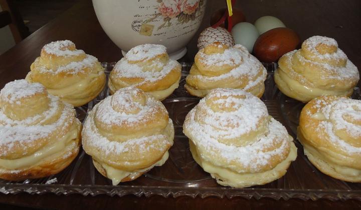 Jak upéct tradiční pašijové pečivo – jidáše | recept Jak upéct tradiční pašijové pečivo – jidáše | recept