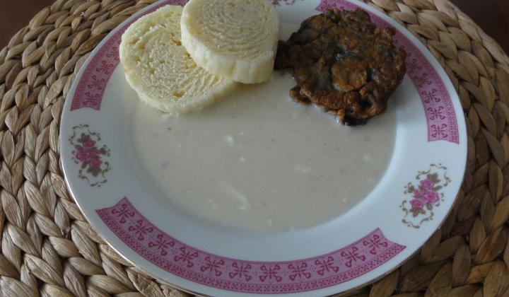 Jak na houbové placičky s bílou omáčkou | recept