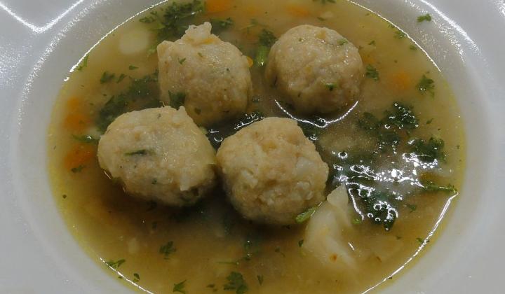 Jak uvařit polévku s květákovými knedlíčky | recept Jak uvařit polévku s květákovými knedlíčky | recept