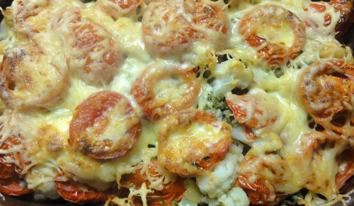 Jak zapéct květák s letní zeleninou | recept