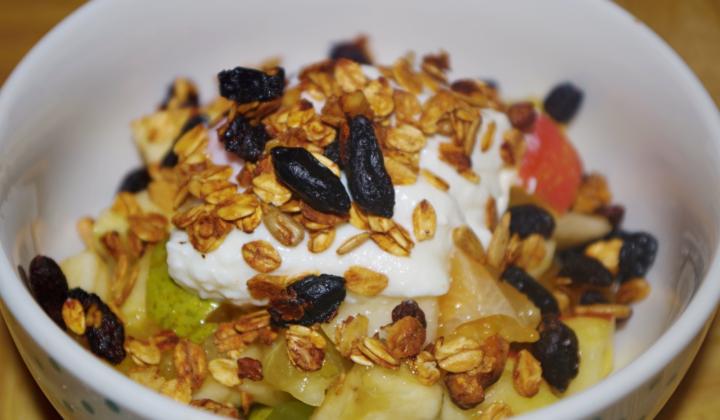 Jak na vitamínový ovocný salát s domácím müsli | recept Jak na vitamínový ovocný salát s domácím müsli | recept