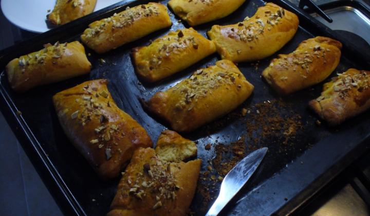 Jak upéct povidlové hřebeny z kynutého těsta | recept Jak upéct povidlové hřebeny z kynutého těsta | recept