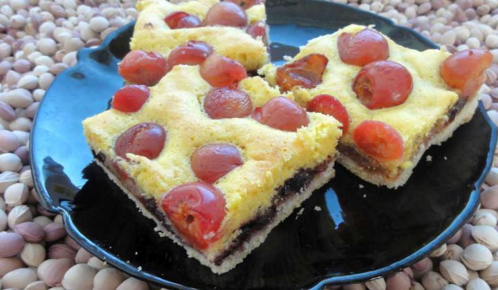 Jak upéct třešňové řezy s kukuřičnou moukou | recept Jak upéct třešňové řezy s kukuřičnou moukou | recept