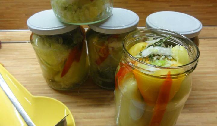 Jak naložit bílé papriky s hlávkovým zelím | recept Jak naložit bílé papriky s hlávkovým zelím | recept