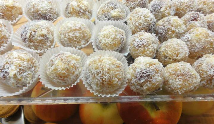 Jak připravit nepečené jablečné kuličky | recept Jak připravit nepečené jablečné kuličky | recept