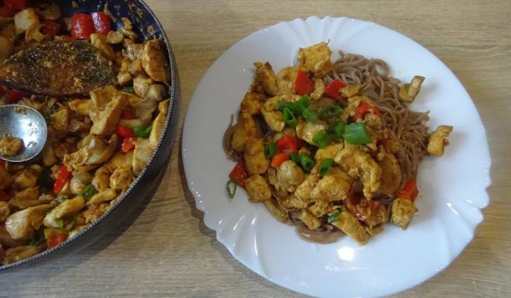 Jak uvařit kuřecí směs z májovek a nudlí | rychlý recept Jak uvařit kuřecí směs z májovek a nudlí | rychlý recept