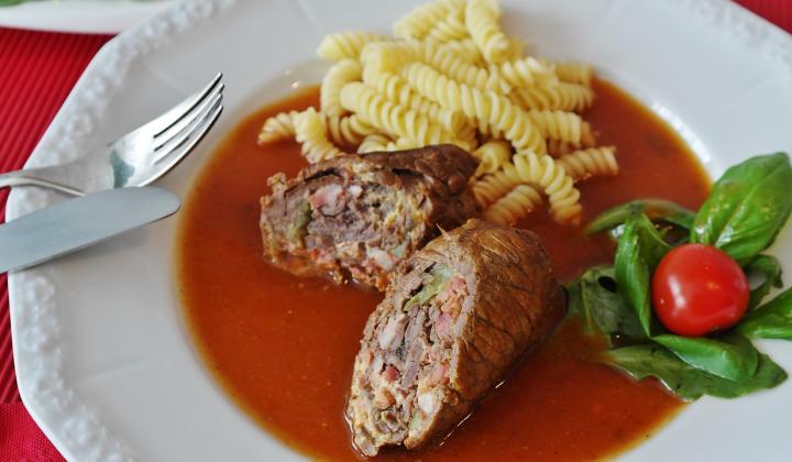 Jak udělat vepřovou roládu s bylinkovou náplní | recept Jak udělat vepřovou roládu s bylinkovou náplní | recept