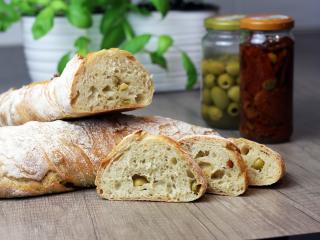 Jak na švýcarský kroucený chléb s olivami | recept Jak na švýcarský kroucený chléb s olivami | recept