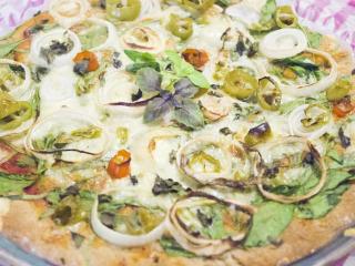 Jak upéct pizzu s česnekem a špenátem Jak upéct pizzu s česnekem a špenátem