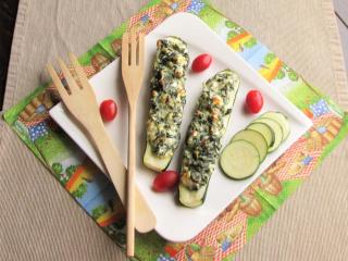 Jak zapéct cukety plněné ricottou, špenátem a fetou | recept Jak zapéct cukety plněné ricottou, špenátem a fetou | recept