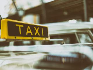 Jak jednoduše sehnat odvoz | aneb vsaďte na taxi Jak jednoduše sehnat odvoz | aneb vsaďte na taxi