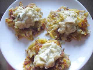 Jak připravit bramborová hnízda s hruškovo-nivovou náplní | recept Jak připravit bramborová hnízda s hruškovo-nivovou náplní | recept