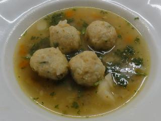 Jak uvařit polévku s květákovými knedlíčky | recept Jak uvařit polévku s květákovými knedlíčky | recept