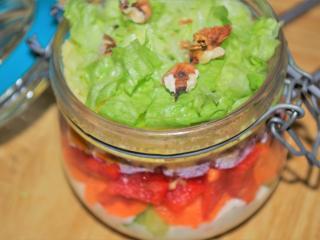 Jak připravit lehký salát ve sklenici | recept Jak připravit lehký salát ve sklenici | recept