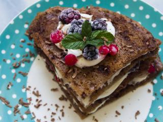 Jak připravit bezlepkové čokoládové lívance s ovocem a tvarohem | recept Jak připravit bezlepkové čokoládové lívance s ovocem a tvarohem | recept