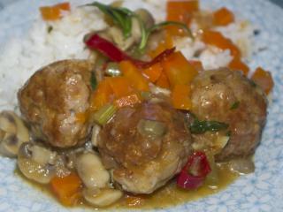 Jak připravit asijské kuličky z mletého masa s pálivou omáčkou | recept Jak připravit asijské kuličky z mletého masa s pálivou omáčkou | recept
