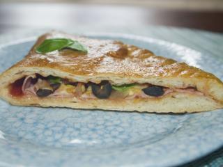 Jak připravit italskou pizza kapsu calzone | recept Jak připravit italskou pizza kapsu calzone | recept