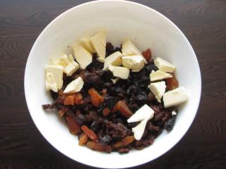 Jak upéct kakaový chlebíček se sušeným ovocem | recept na moučník