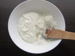 Jak připravit jogurtový zákusek z perníků | recept na zákusek připravený z tradičního perníku a jogurtu Jak připravit jogurtový zákusek z perníků | recept na zákusek připravený z tradičního perníku a jogurtu