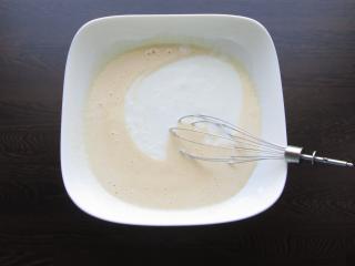 Jak upéct tmavý kefírový dort s karamelovým krémem | recept