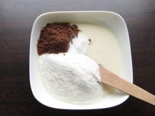 Jak upéct lahodné kakaové řezy s jogurtem a kokosovým krémem | recept Jak upéct lahodné kakaové řezy s jogurtem a kokosovým krémem | recept