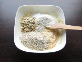 Jak upéct křehké ovesné sušenky s brusinkami a čokoládou | recept