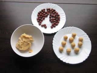 Jak upéct lískooříškové kuličky | recept na vánoční cukroví Jak upéct lískooříškové kuličky | recept na vánoční cukroví