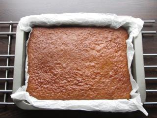 Jak upéct famózní banánový koláč s burákovo-tvarohovým krémem | recept Jak upéct famózní banánový koláč s burákovo-tvarohovým krémem | recept