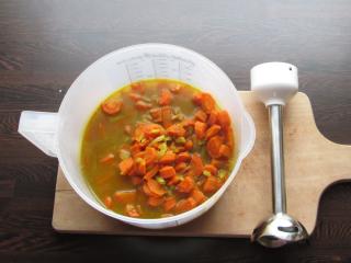 Jak z pečené mrkve uvařit výrazně kořeněnou polévku | recept 