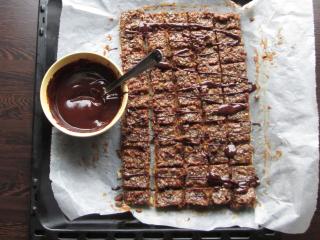 Jak upéct linecké řezy s datlovou nádivkou a čokoládou polevou | recept na cukroví Jak upéct linecké řezy s datlovou nádivkou a čokoládou polevou | recept na cukroví
