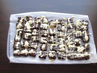 Jak upéct kakaové kostky z ovesných vloček a Cottage sýru | bezlepkový recept Jak upéct kakaové kostky z ovesných vloček a Cottage sýru | bezlepkový recept