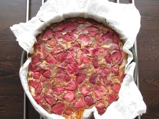 Jak upéct dvoubarevný jahodový koláč s čokoládou a Cottage sýrem | recept Jak upéct dvoubarevný jahodový koláč s čokoládou a Cottage sýrem | recept