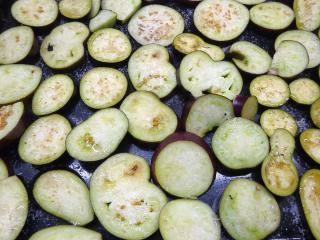 Jak připravit kuřecí prsa se směsí opečeného lilku a lišek | recept Jak připravit kuřecí prsa se směsí opečeného lilku a lišek | recept