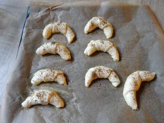 Jak upéct rohlíčky z kynutého těsta s náplní | recept na slané i sladké pečivo Jak upéct rohlíčky z kynutého těsta s náplní | recept na slané i sladké pečivo