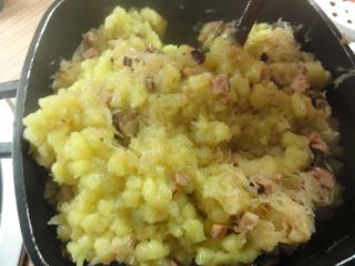 Jak uvařit halušky s uzeným a kyselým zelím | recept Jak uvařit halušky s uzeným a kyselým zelím | recept