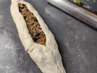 Jak upéct turecký plněný chléb – pide | recept