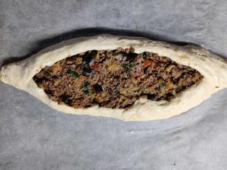 Jak upéct turecký plněný chléb – pide | recept