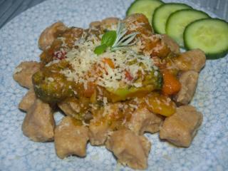Jak připravit noky ze sladkých brambor se zeleninou | recept Jak připravit noky ze sladkých brambor se zeleninou | recept