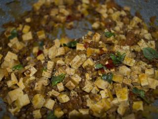 Jak na zapečená rajčata s čirokem | recept Jak na zapečená rajčata s čirokem | recept