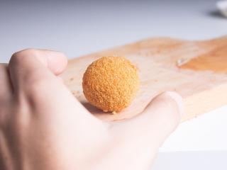 Jak udělat krupicové kuličky | recept na netradiční cukroví Jak udělat krupicové kuličky | recept na netradiční cukroví